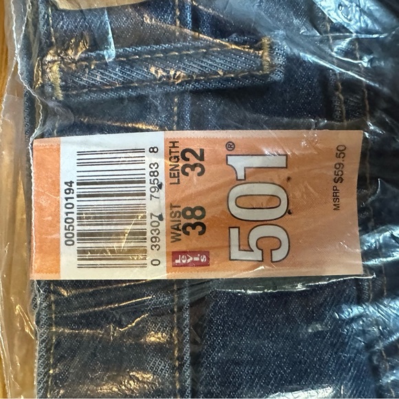 Men’s Levi Straight Leg Button Fly Jeans BRAND NEW - Picture 3 of 4